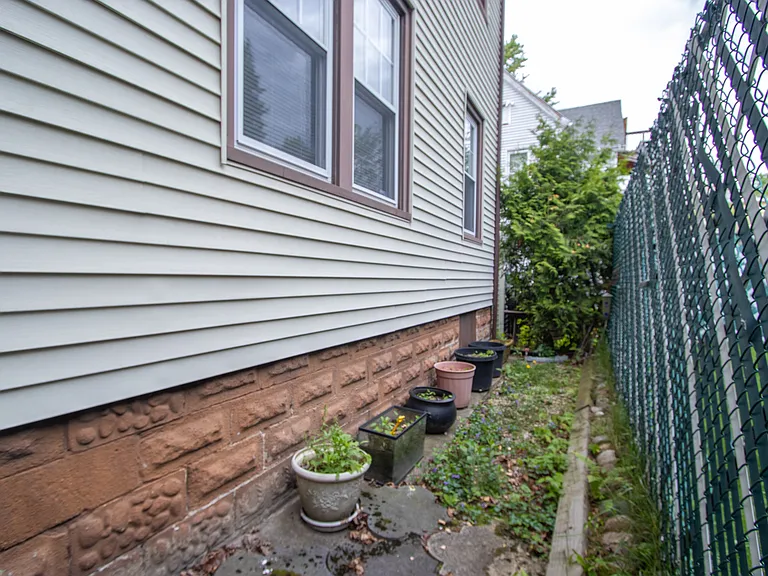 8 Ivy Ave #1 — Photo 42