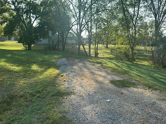4th image of 290 E 6th St