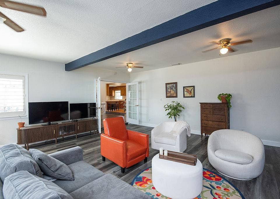 1st image of 512 Thompson Way