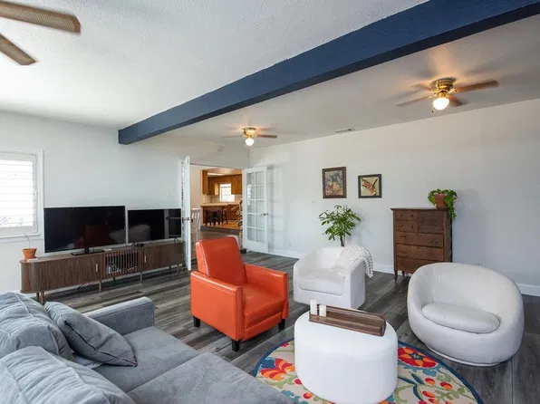 512 Thompson Way, Escalon, CA 95320