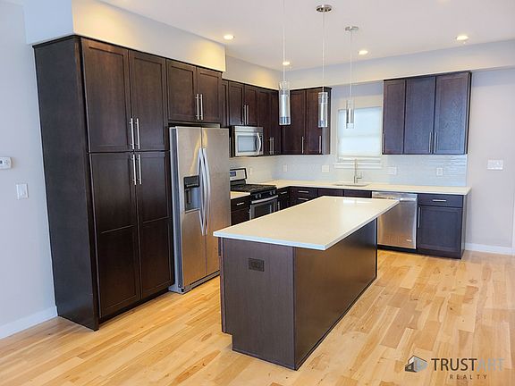 3rd image of 1109 E Berks St
