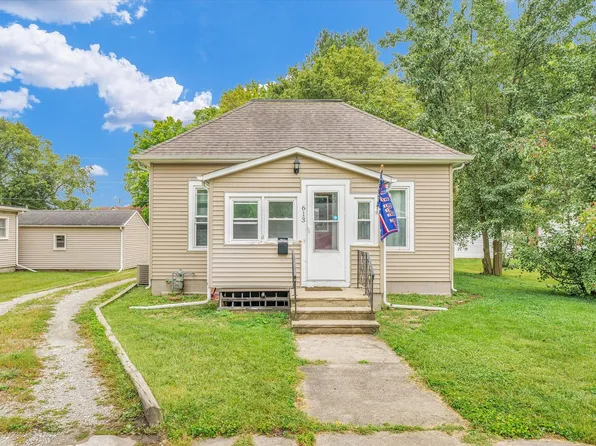 613 E High St, Monticello, IL 61856