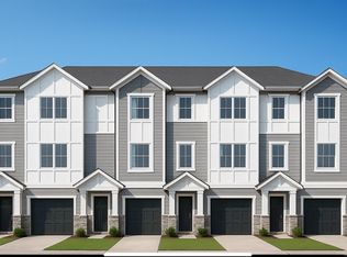 621 Broadway St #3, Saanich, BC V8Z 2G5