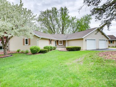 102 Oxford Lane, Cambridge, WI, 53523