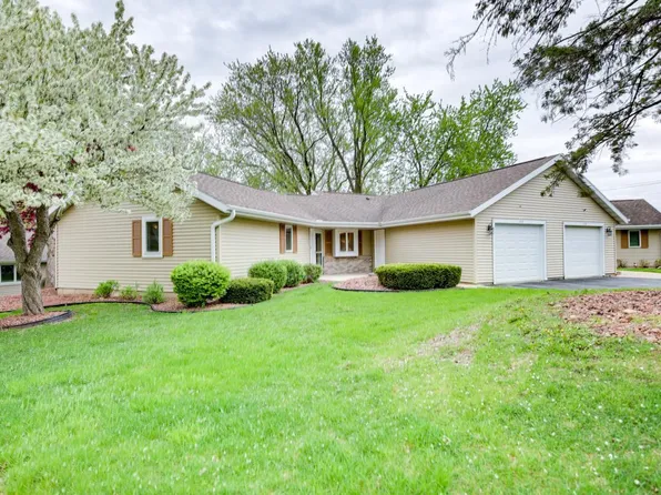102 Oxford Lane, Cambridge, WI 53523