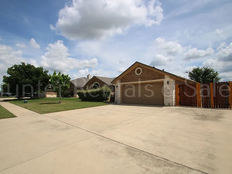 702 W Orion Dr — Photo 2
