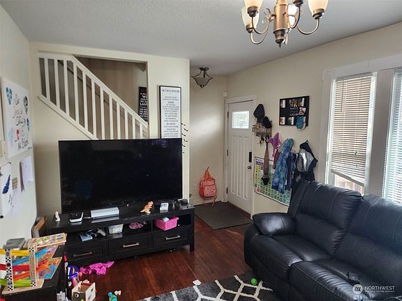3rd image of 405 NW 5th Avenue E