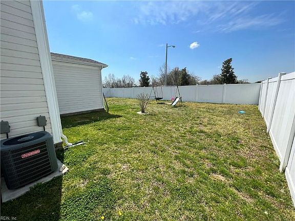 3rd image of 105 Jaclyn Dr