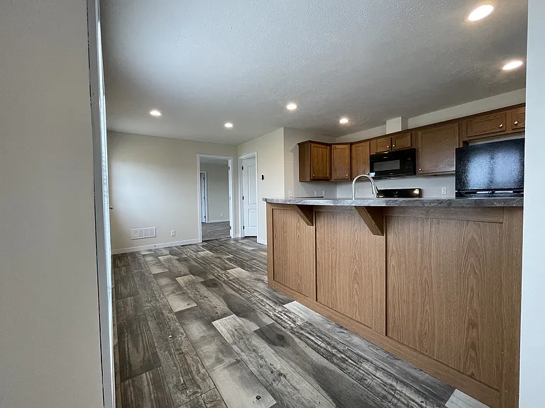 7204 E Grand River Ave — Photo 17