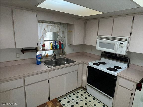 5th image of 243 Poe Ave