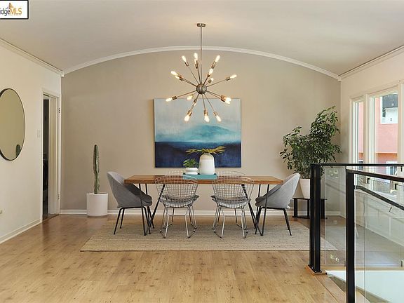 5th image of 2959 Burdeck Dr