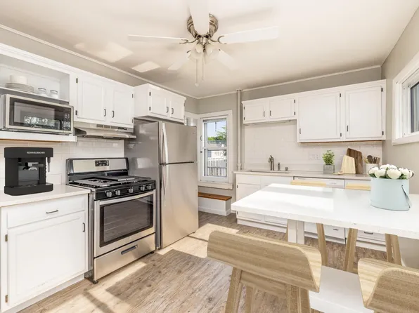 834 E Linus St #A, Milwaukee, WI 53207