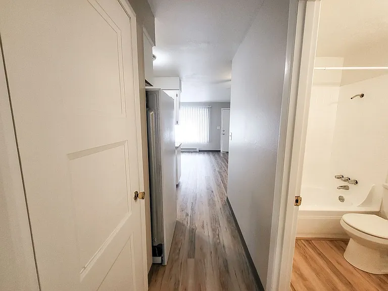 2855 Front 2865 St NE — Photo 53