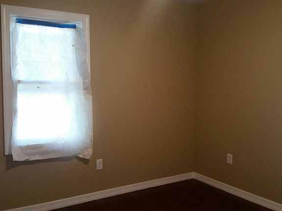 4th image of 231-00 131 Ave