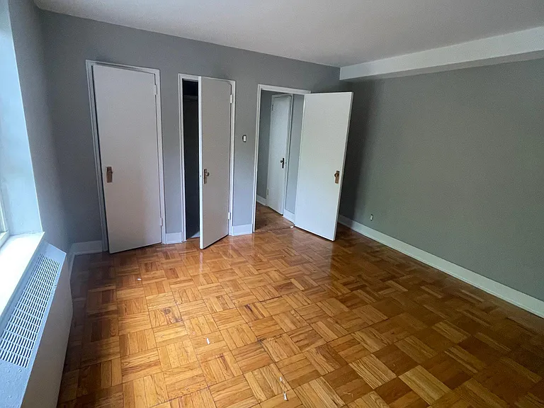 71st Cres — Photo 8