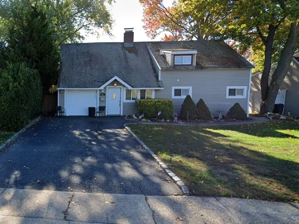 48 Blueberry Lane, Hicksville, NY 11801