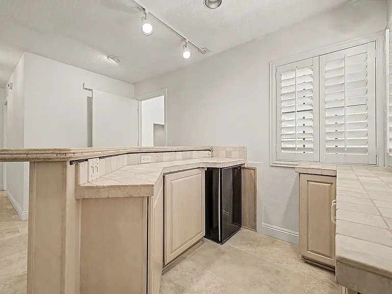 3172 Bel Air Dr — Photo 12