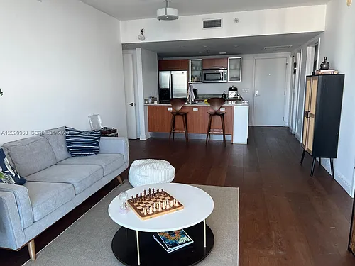 185 SW 7th St #3209 Photo 1