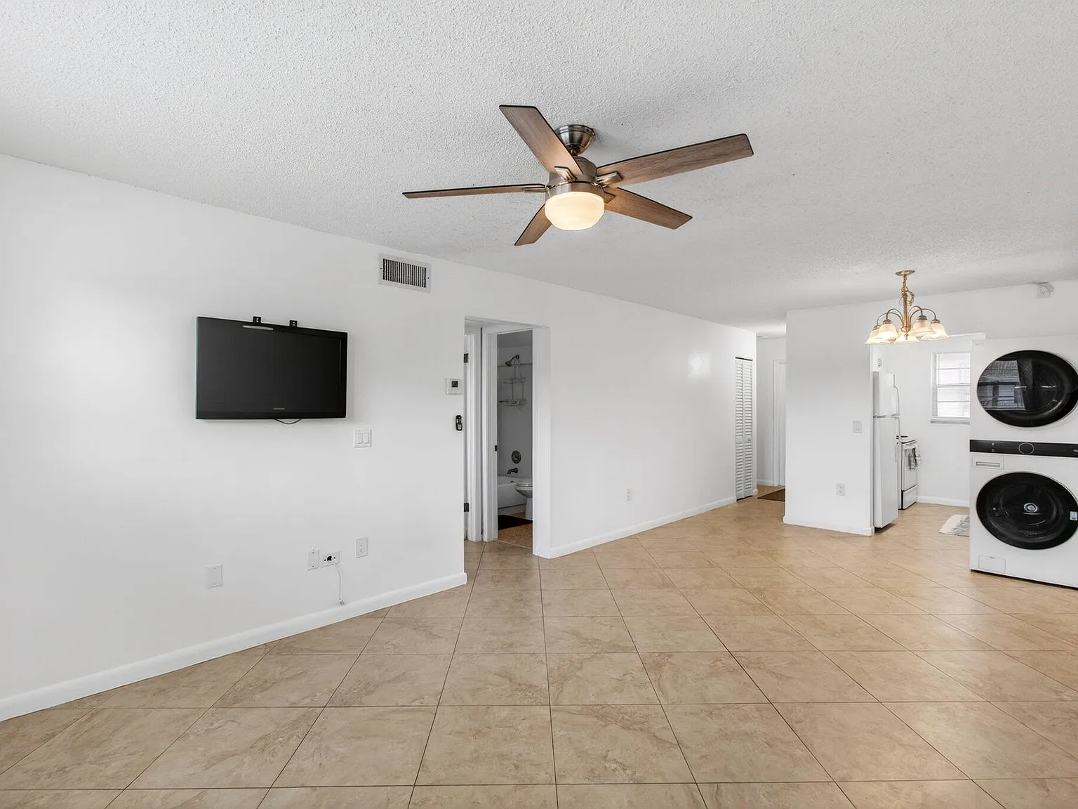 2 bed, 2.0 bath, 864 sqft, $2,700 — Photo 1