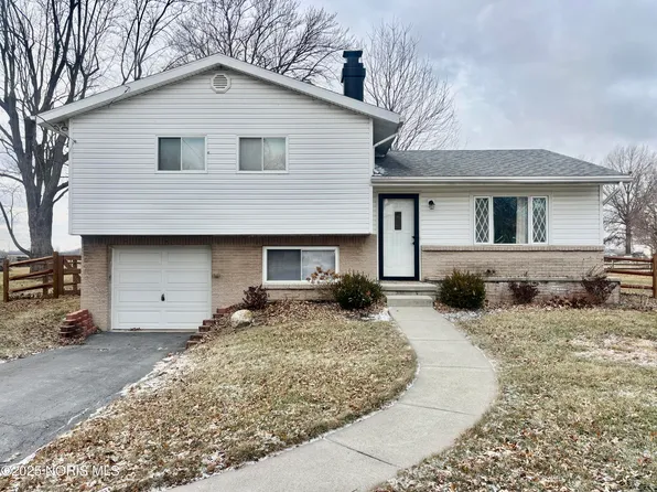 1139 N Stadium Rd, Oregon, OH 43616