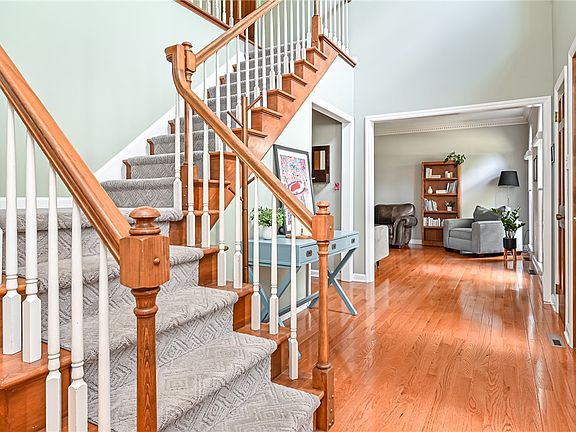4th image of 2468 Wedgewood Dr