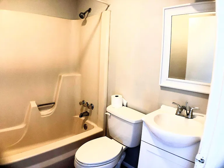 310 W Potomac St #8 — Photo 4