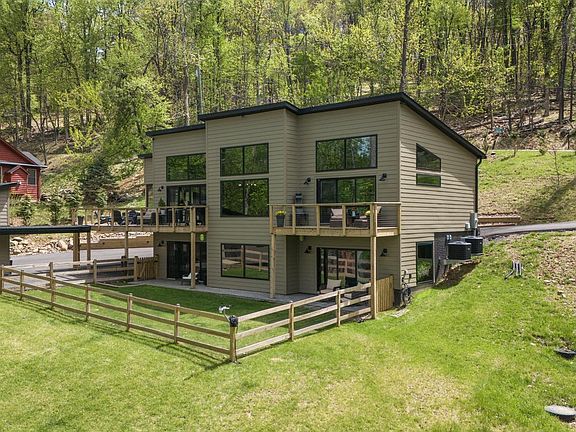 4th image of 753 Club House Rd