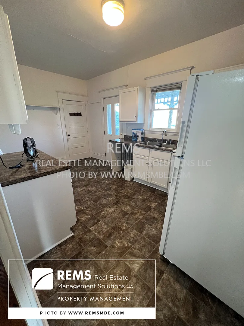 420 N Pine St — Photo 2