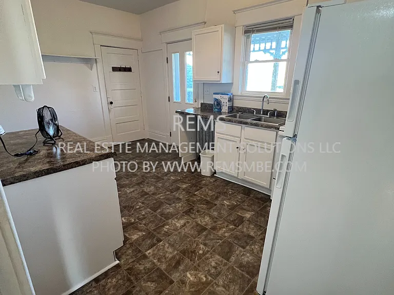 420 N Pine St — Photo 2