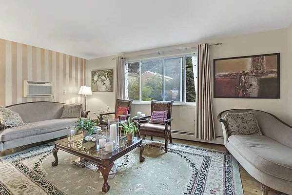 Sold by Re/Max In The City | media 5