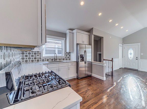 3rd image of 3611 Cuyler Ave