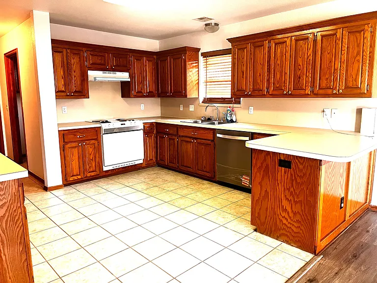 715 E Forest Court Ln — Photo 23