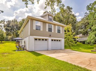 13812 Fairway Dr, Ocean Springs, MS 39564