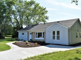 1025 S Bobolink Dr, Brookfield, WI 53005