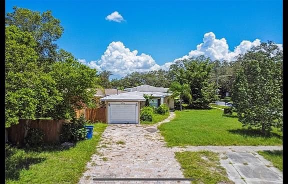 5th image of 210 Baker Ave