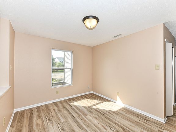 3rd image of 1155 Redwood Dr