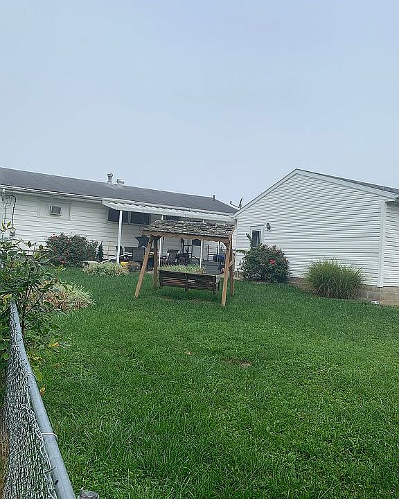 2nd image of 491 Meadow Ln