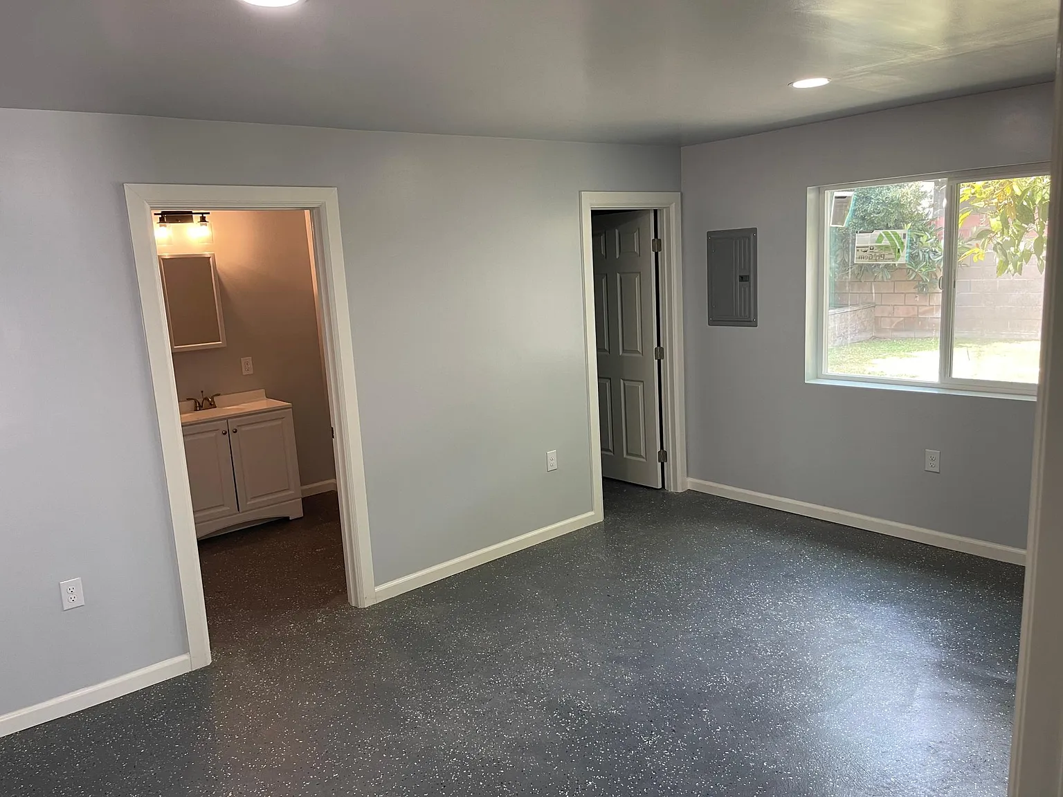 3 bed, 1200 sqft, $3,500 — Photo 3
