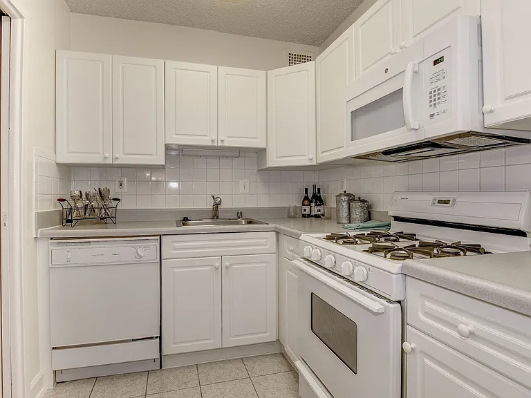 Large Kitchens with Modern Appliances