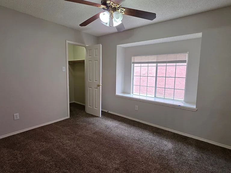 1268 Topeka Dr — Photo 27