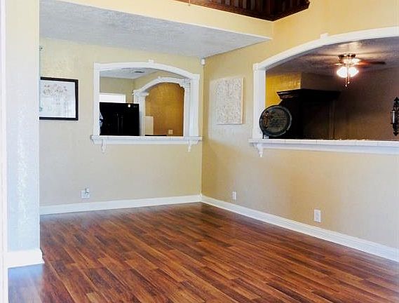 2nd image of 1406 Marguerite Ln
