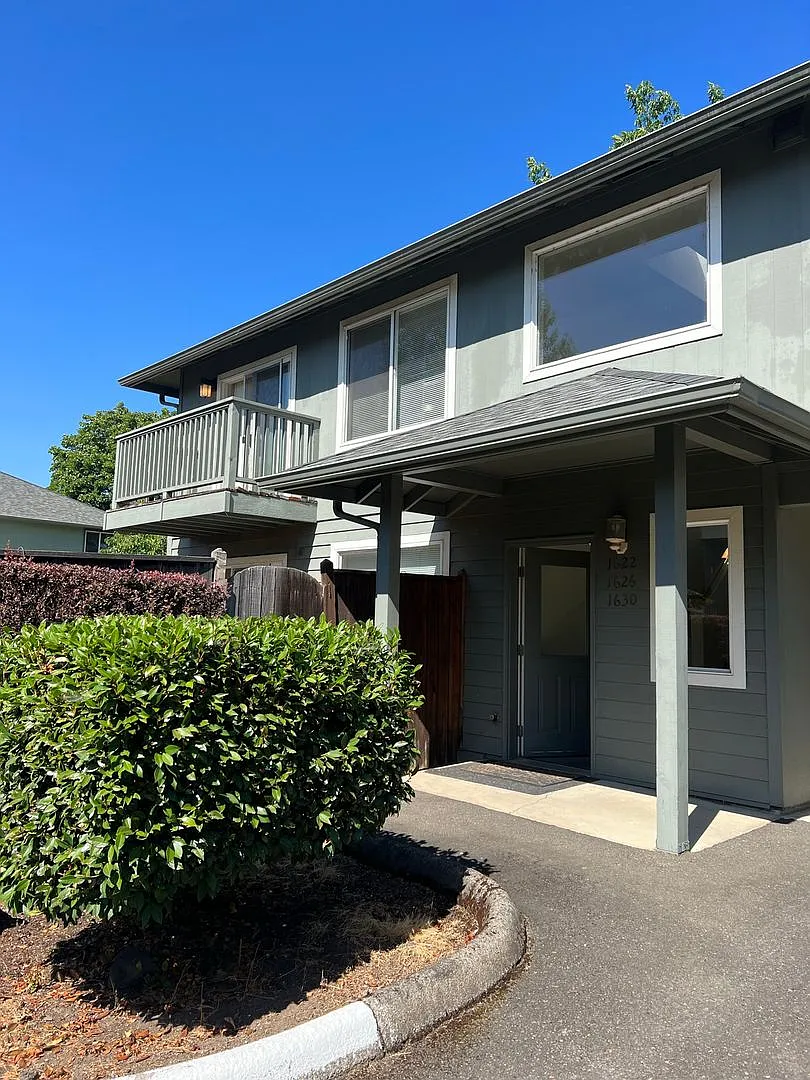 Broadway Triplex — Photo 1