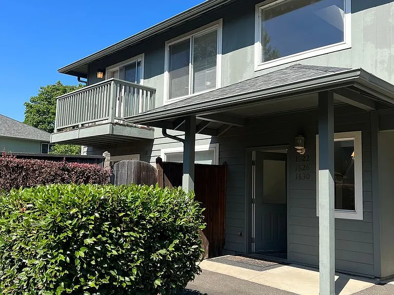 1622 W Broadway — Photo 1