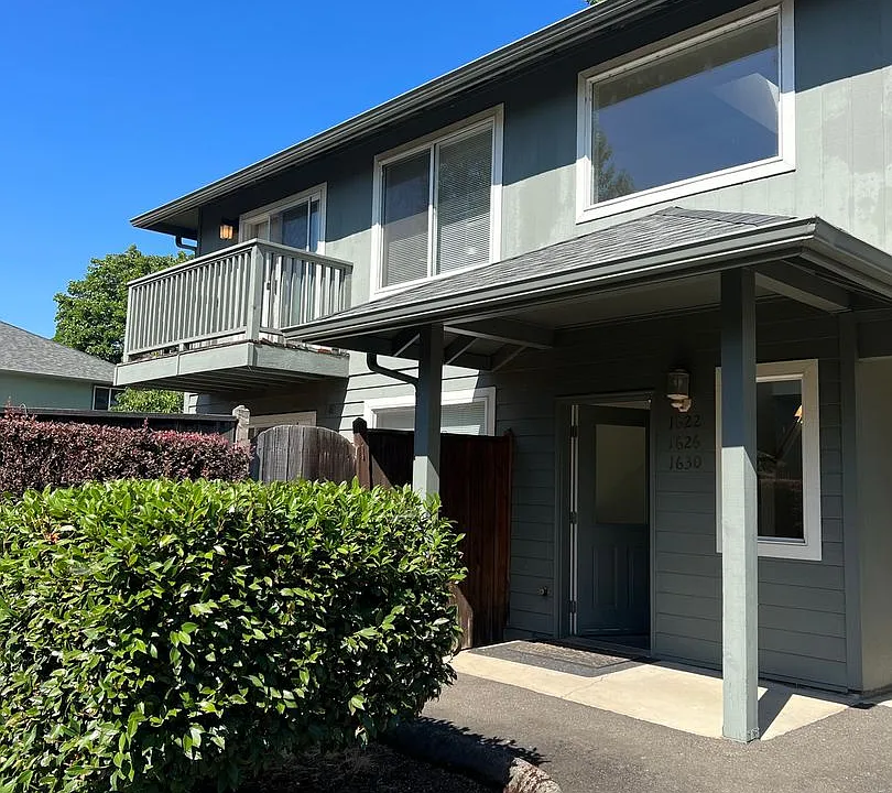 1622 W Broadway
