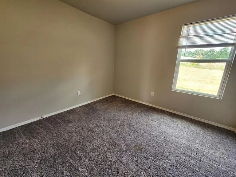 1072 Huntington Dr — Photo 4