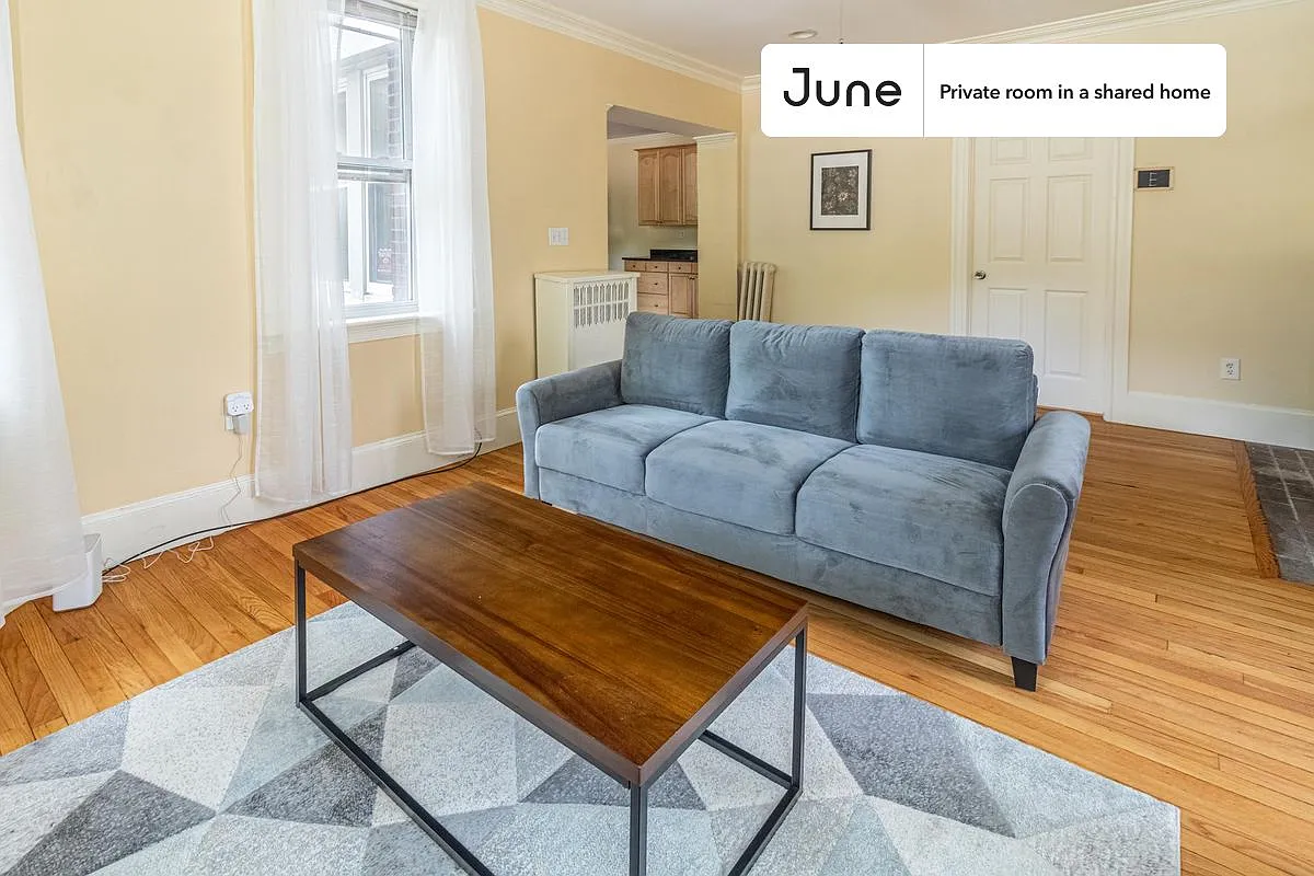 Full bedroom in 5 bed/2 bath home in Brighton #1303 B — Photo 3