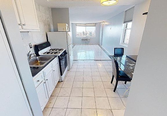 3rd image of 118-17 Union Tpke Floor 21