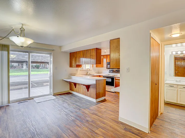 Applewood Crest Townhomes & Apartments — Photo 64