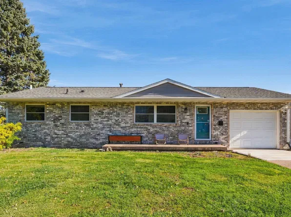 2614 Glenview Cir, Dubuque, IA 52001