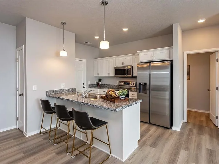 236 NW Greenwood Pl — Photo 10